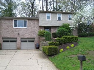 141 N Jamestown Rd, Coraopolis, PA 15108