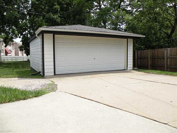 4th image of 14 Gratiot Ct