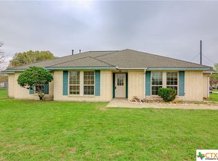 314 E Division St, Edna, TX 77957
