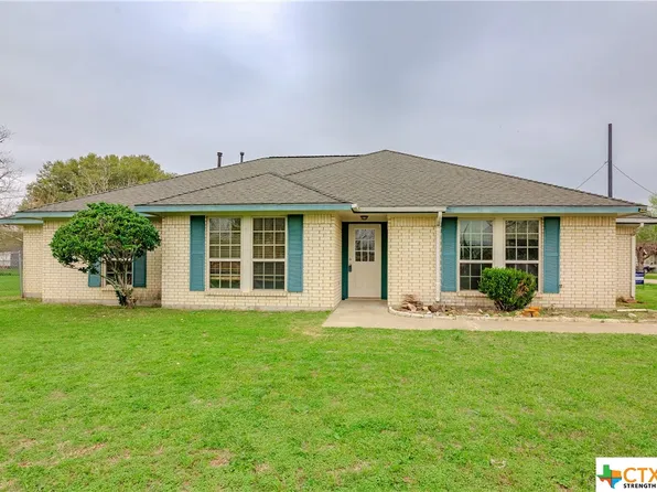 314 E Division St, Edna, TX 77957