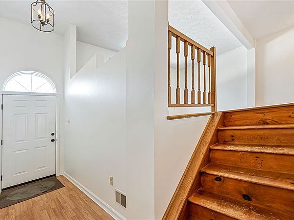 3rd image of 2622 Birchwood Ln