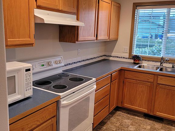 3rd image of 2529 55th Ave NE