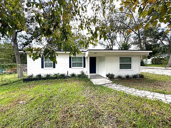2nd image of 8054 Graff Ln