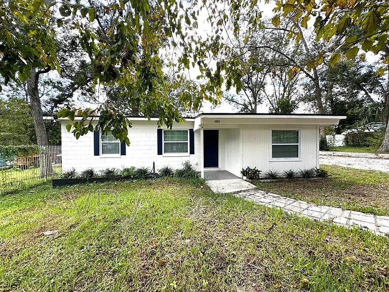 8054 Graff Ln — Photo 2