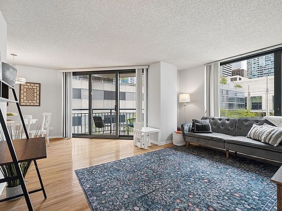 5th image of 440 N McClurg Ct APT 402-S