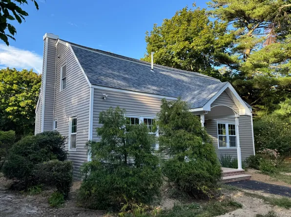 4 Barnes Road, Moriches, NY 11955