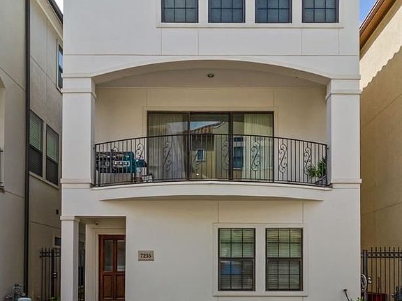 2nd image of 7235 Laguna Villas
