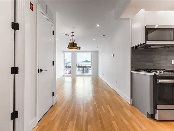 5th image of 153 Erasmus St #2E