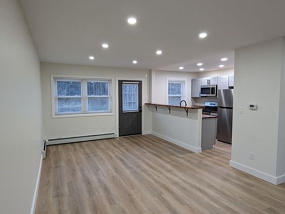 5th image of 158 W Hill Rd