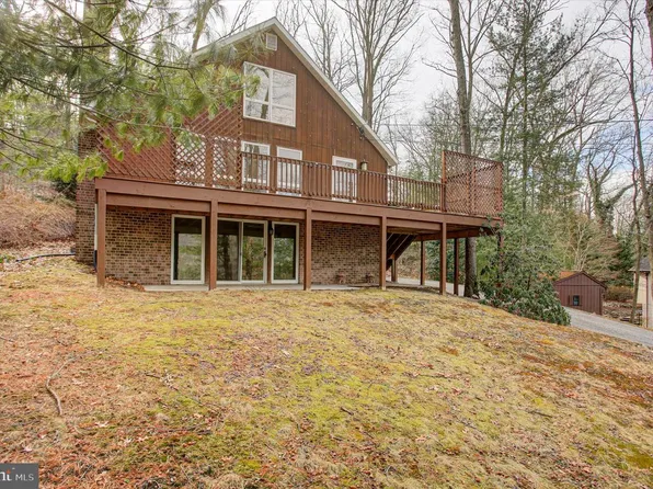 8147 Michaux Dr, Fayetteville, PA 17222