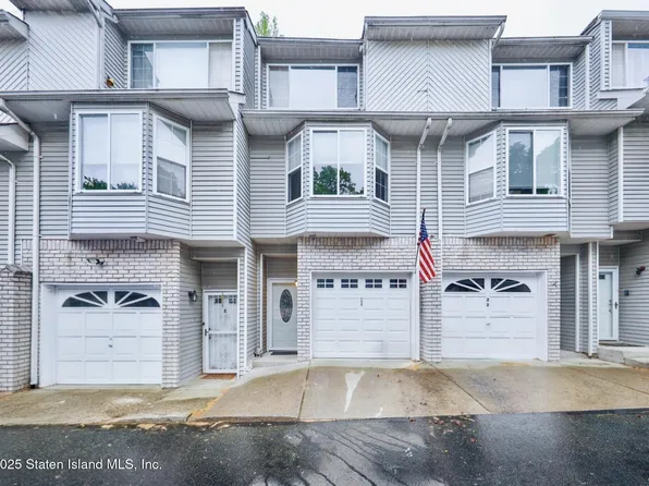 24 Regina Ln, Staten Island, NY 10312