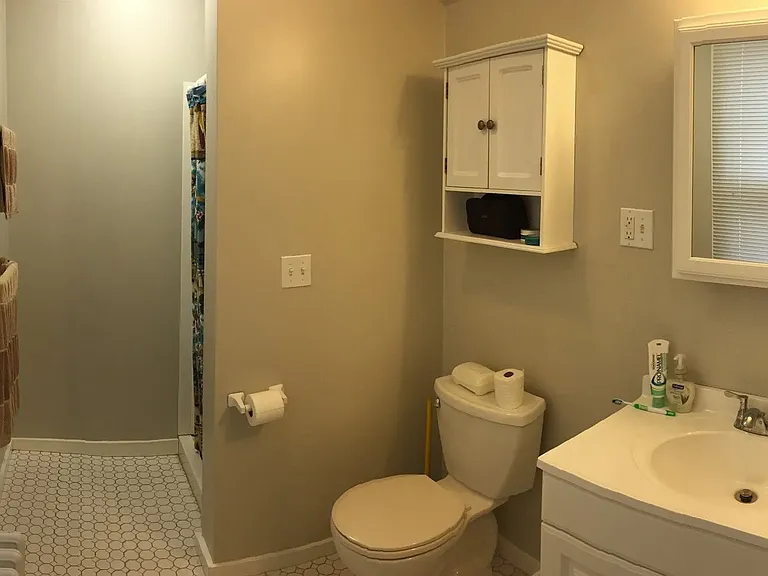 521 E State St #1A — Photo 4