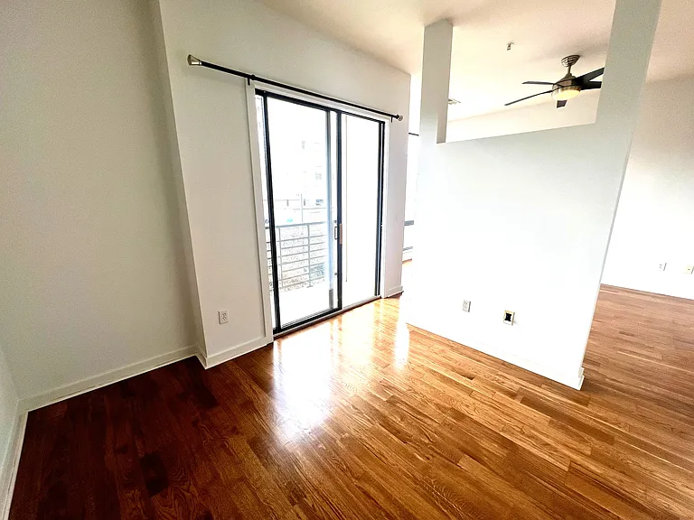 525 E 6th St #308 — Photo 10