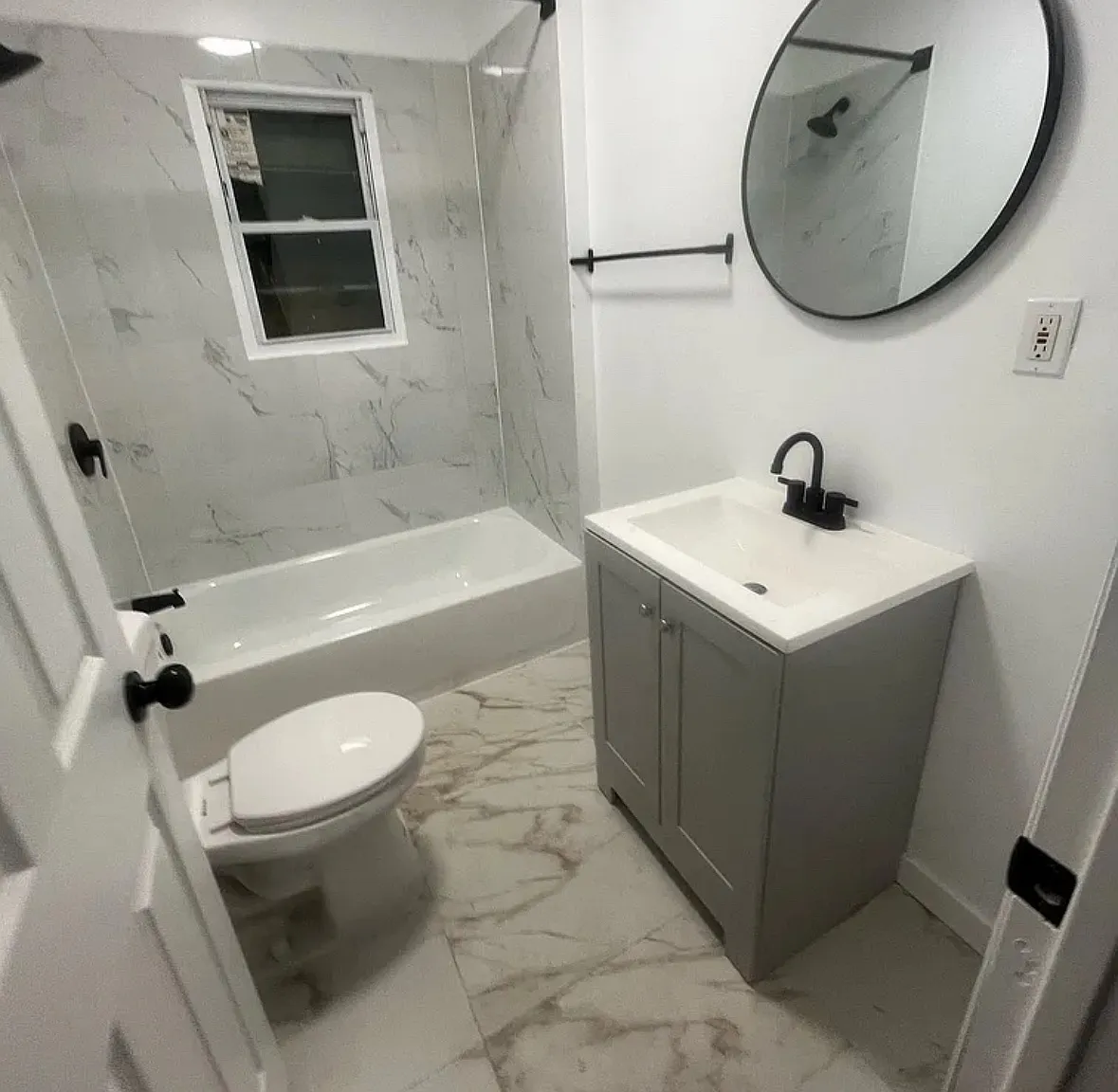 4 bed, 1.5 bath, $2,300 — Photo 1