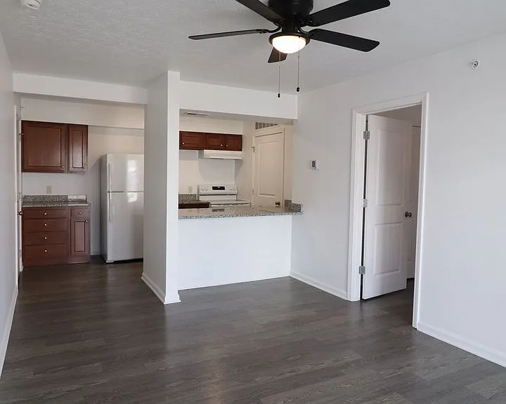 1409 W Spruce Way — Photo 1