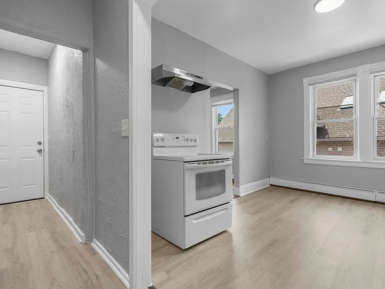 202 Mather St #3-W — Photo 2