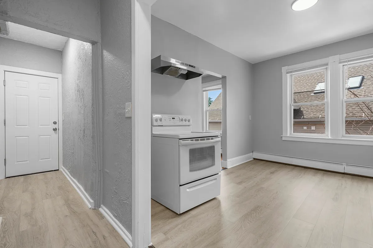 Building Photo - 202 Mather St #3-W