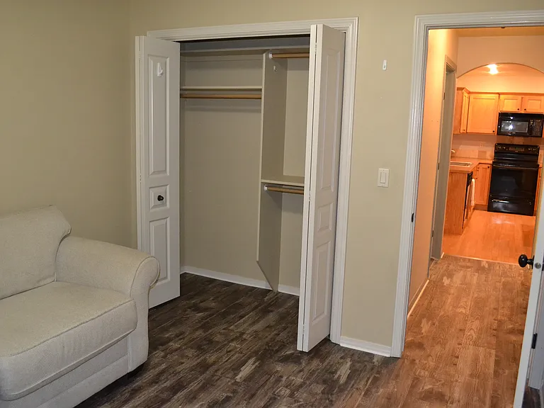 2646 N Larchmont Ave — Photo 16