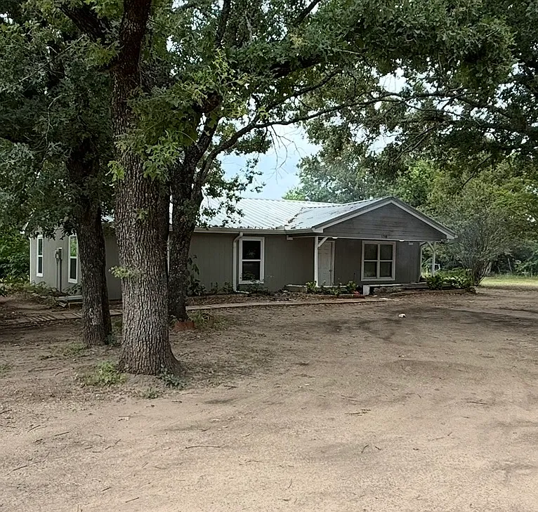 3 bed, 1392 sqft, $2,000 — Photo 1
