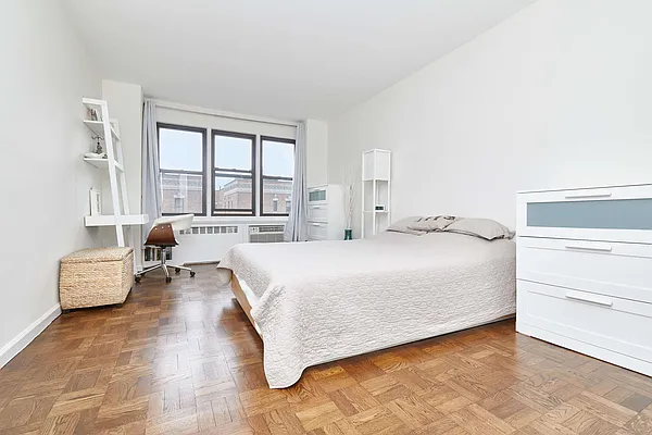 Rented by PocketBroker Inc | media 6