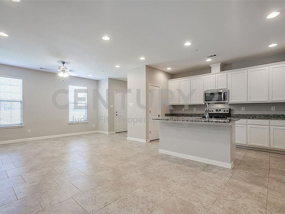 1st image of 1946 Timber Oaks Dr