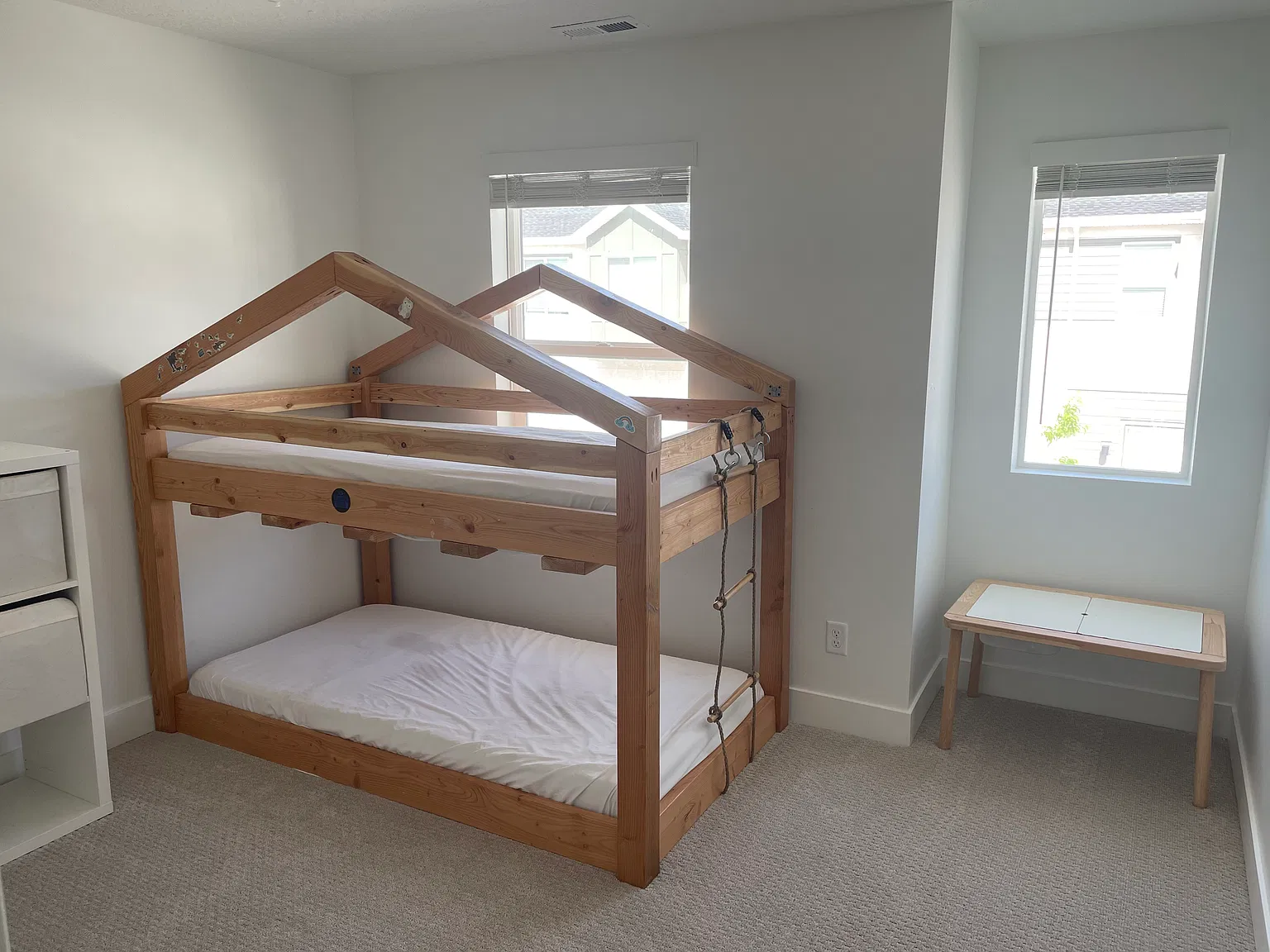 3 bed, 3.5 bath, 2300 sqft, $2,300 — Photo 3