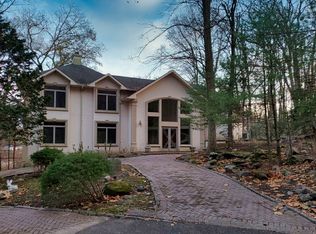 27 Sky Meadow Rd, Suffern, NY 10901