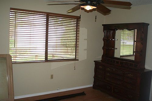 3rd image of 206 Corkwood Ln