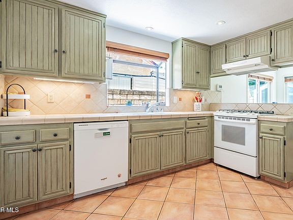 5th image of 2527 Chandler Ave