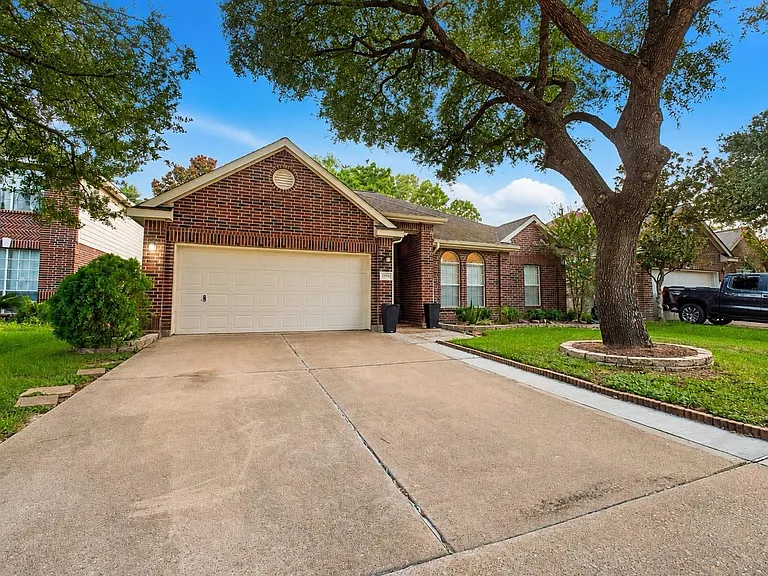 23911 River Place Dr — Photo 2