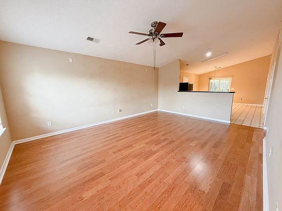 4th image of 132 Greenvale Dr
