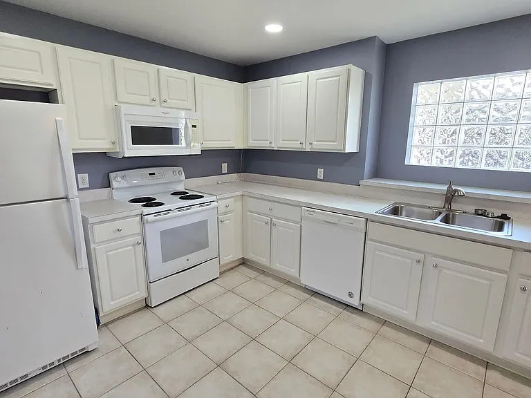 104 Charles Dr — Photo 6