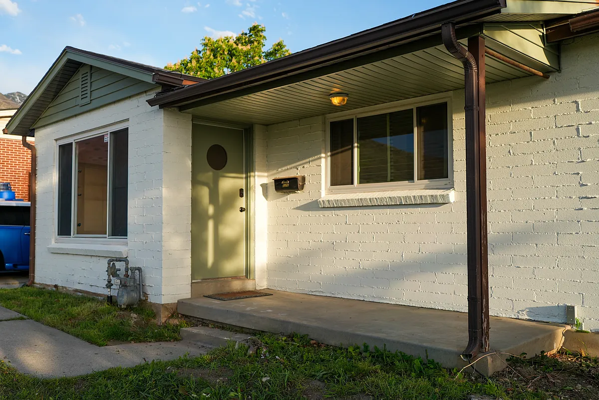 Building Photo - 3376 E 3900 S