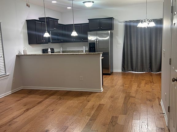 3rd image of 104 Saluda Springs Ct