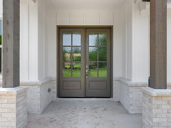 2nd image of 180 Nix Dr