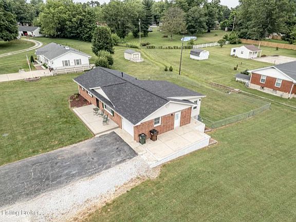 3rd image of 396 Shadyview Dr
