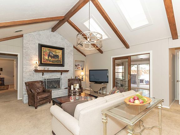 2nd image of 4010 Oakhurst Dr