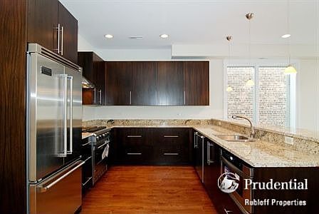 4th image of 2743 N Sheffield Ave APT 3N