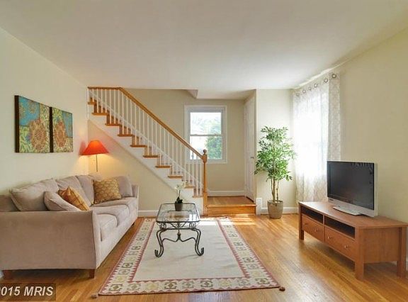 4th image of 4806 Arlington Blvd
