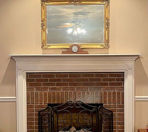 Gas logs/masonry fireplace 