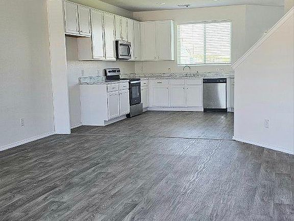 5th image of 1004 Waverly Dr