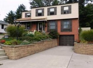208 Wessex Hills Dr, Coraopolis, PA 15108
