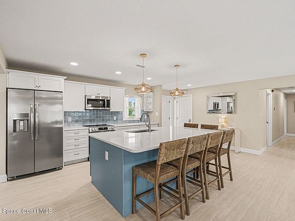 5th image of 375 Cyprus Dr