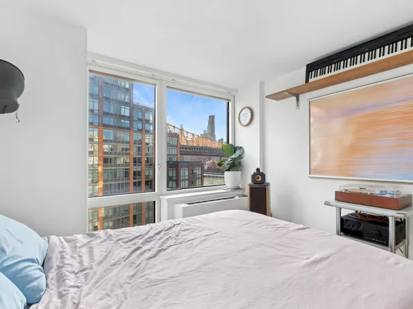 415 Main Street image 3 of 11