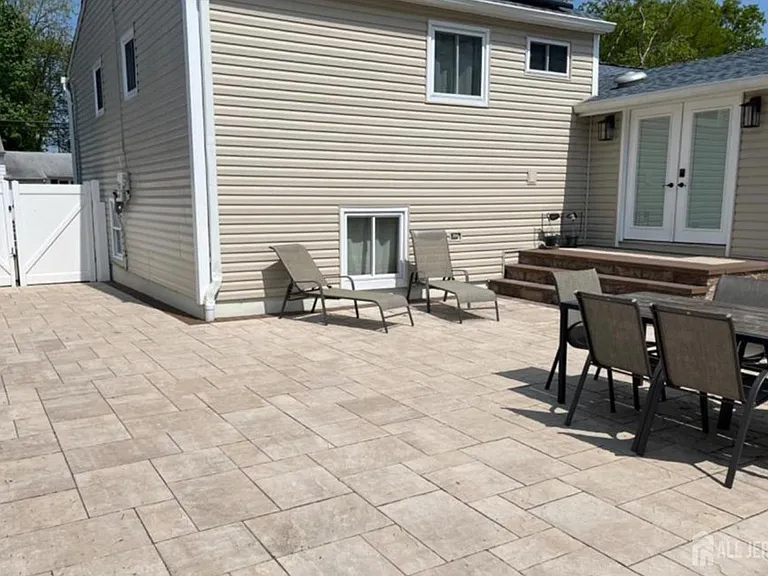 42 Albert Dr — Photo 15