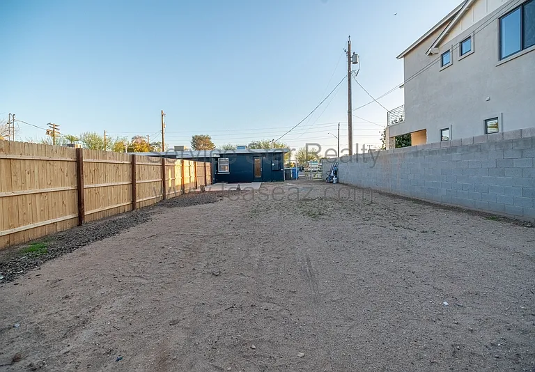 850 W Hazelwood St — Photo 16