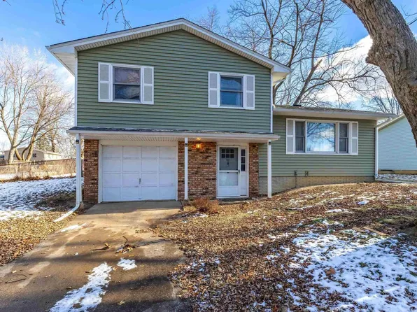 116 Park Ave S, Park View, IA 52748