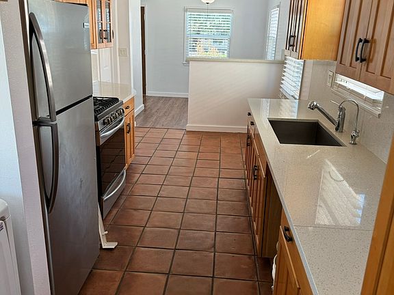 4th image of 5538 Briercrest Ave