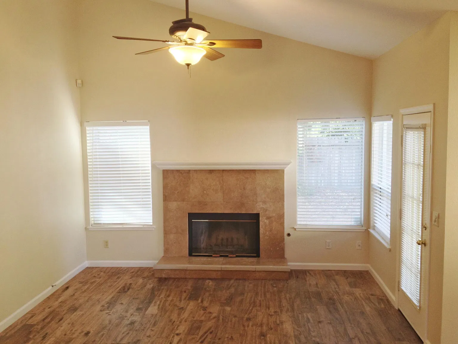 9041 Laguna Springs Way — Photo 3