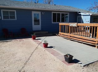 1235 Chamberlin Rd, Mills, WY 82604